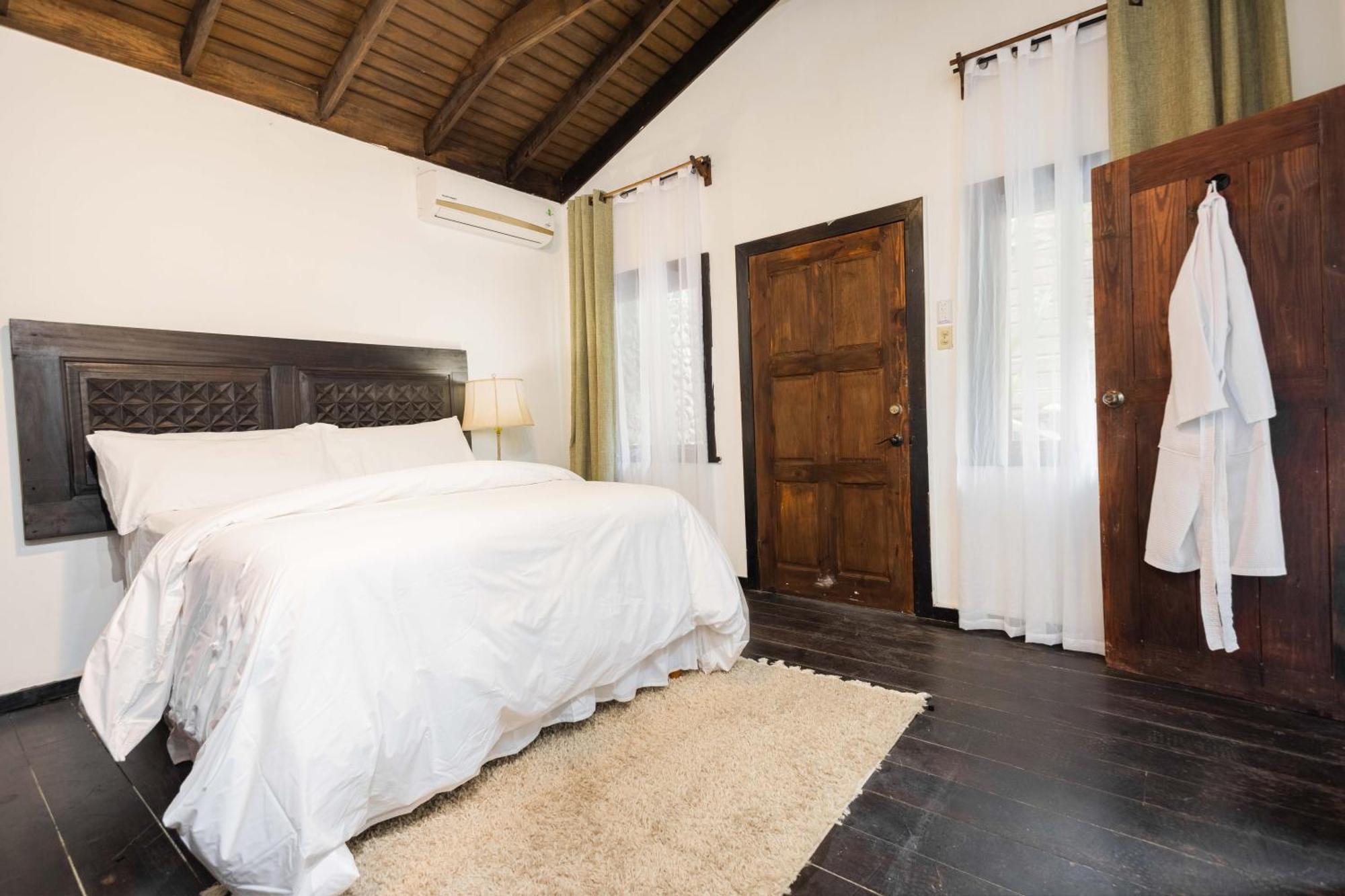 Serendipity Holistic Resort Spa Kingston Buitenkant foto