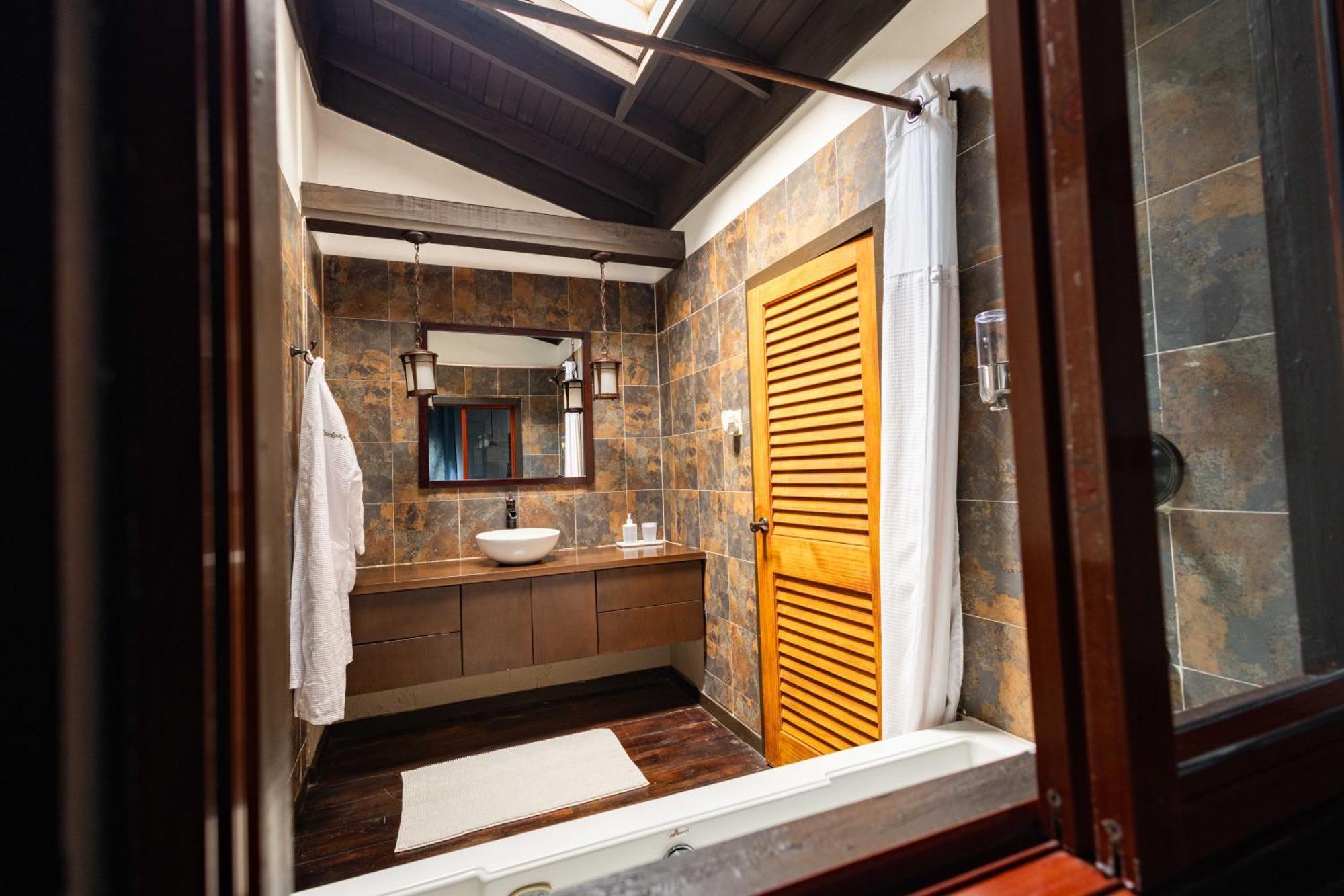 Serendipity Holistic Resort Spa Kingston Buitenkant foto